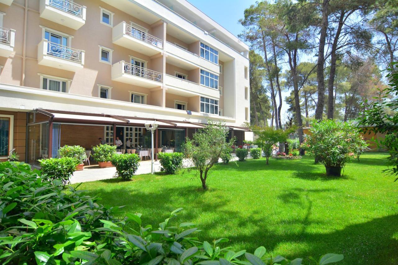 Sandy Beach Resort Golem  Exterior foto