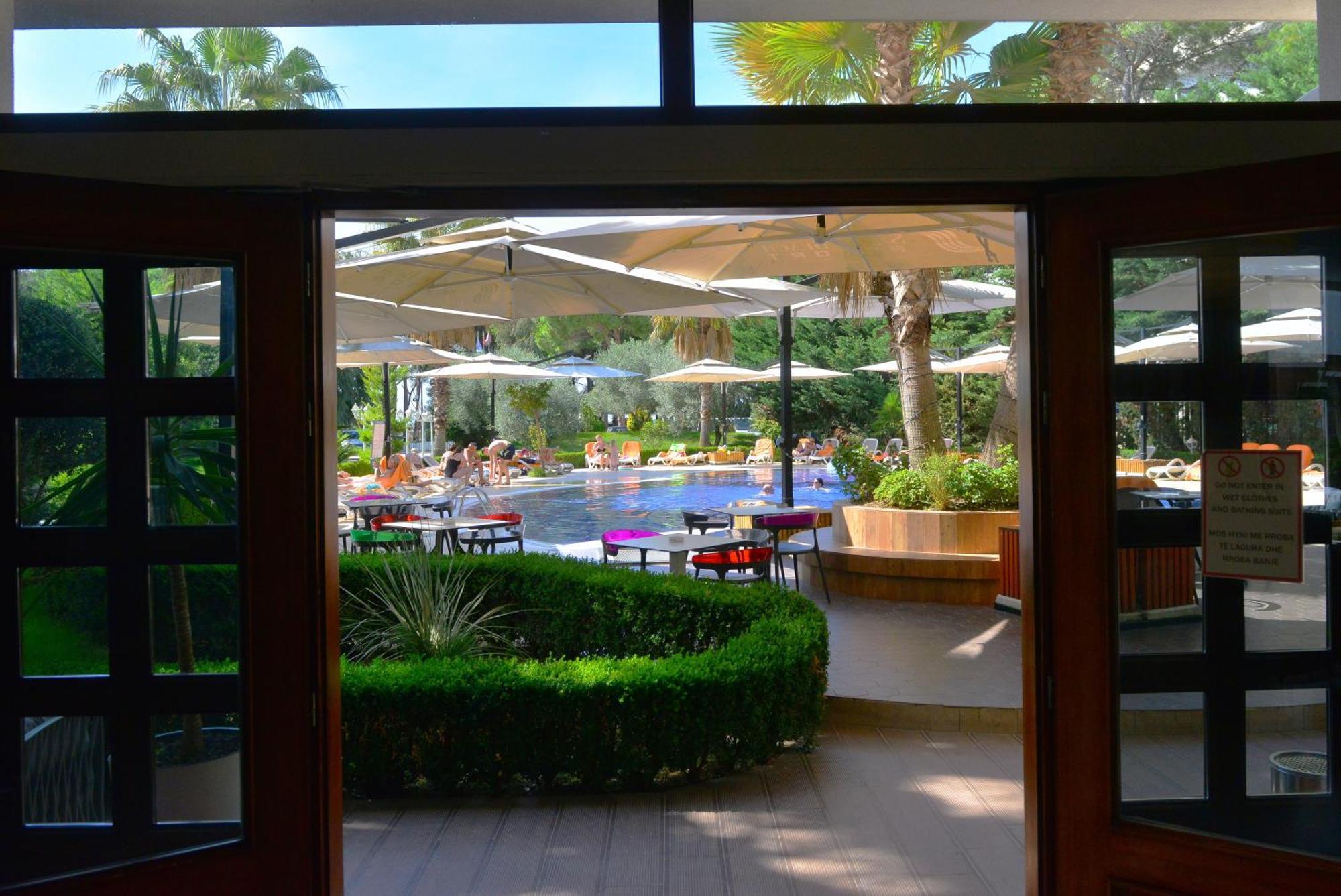 Sandy Beach Resort Golem  Exterior foto